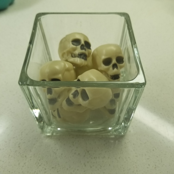 Halloween decor glass jar of skulls - Picture 2 of 5